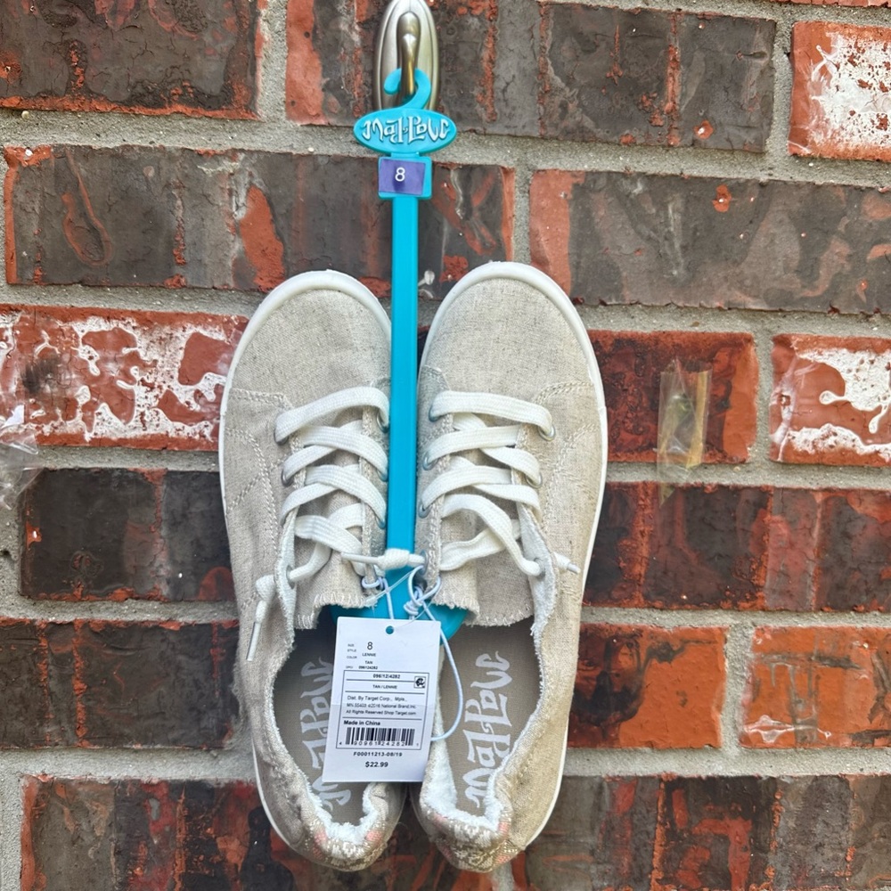 Mad Love “Lennie” Lace-Up Canvas Sneakers New with Tags (Tan, Size 8)